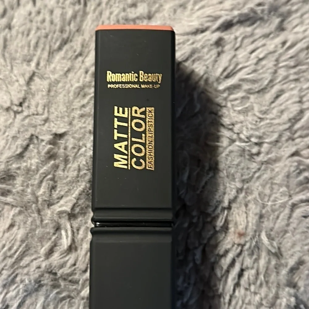 Romantic Beauty Matte Color 109 Pretty matte color with Gold Flecks